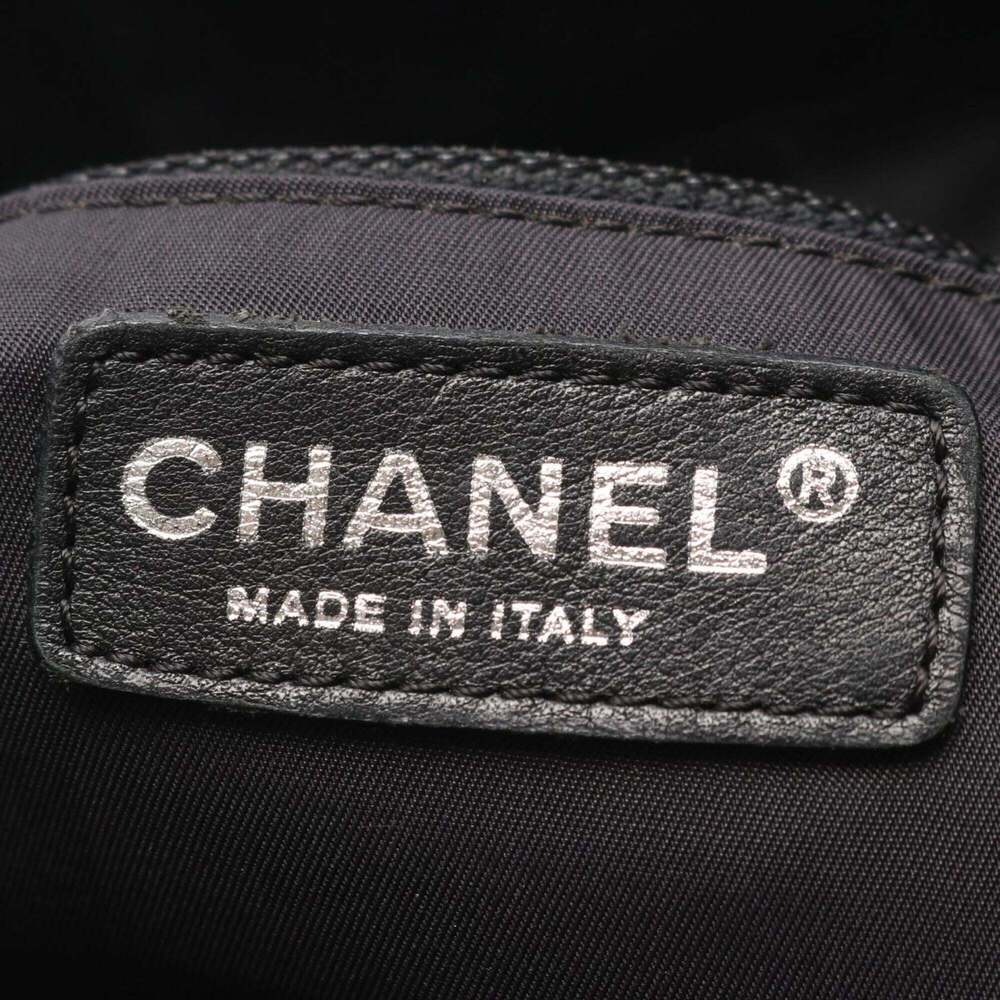CHANEL Black Leather Tote Bag - Picture 4 of 11